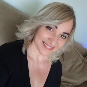 Meet your Posher, Angéla